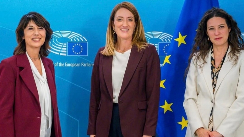 La vicepresidente della Regione Lazio, Roberta Angelilli, con la presidente del Parlamento europeo, Roberta Metsola, e la vicepresidente Antonella Sberna