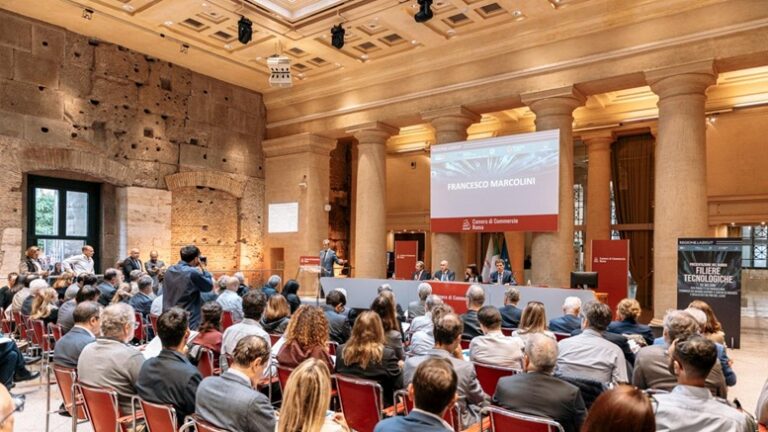 Foto della Sala del Tempio di Vibia Sabina e Adriano durante la presentazione dell'Avviso Filiere Tecnologiche
