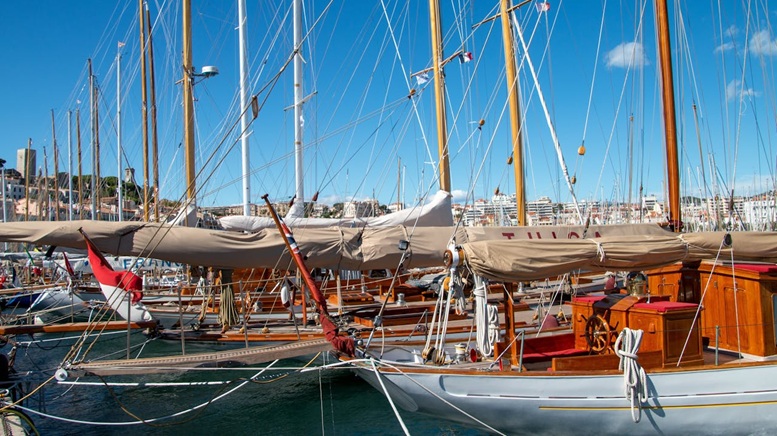 Yacht attraccati nel porto di Cannes