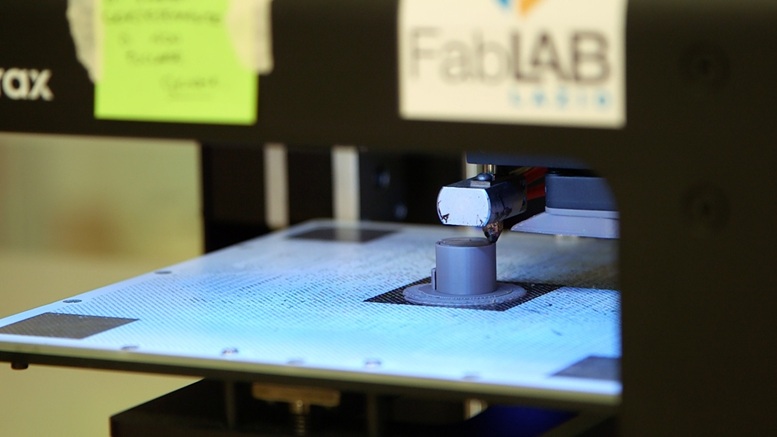 Macchina in un FabLab di Lazio Innova